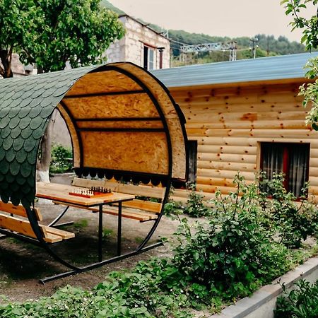 Hayi Tun Guest House Goris Exteriör bild