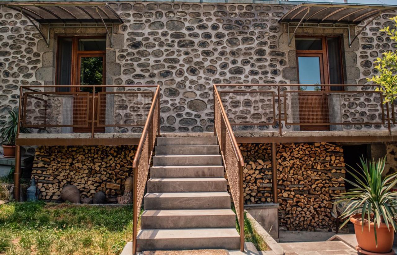 Hayi Tun Guest House Goris Exteriör bild