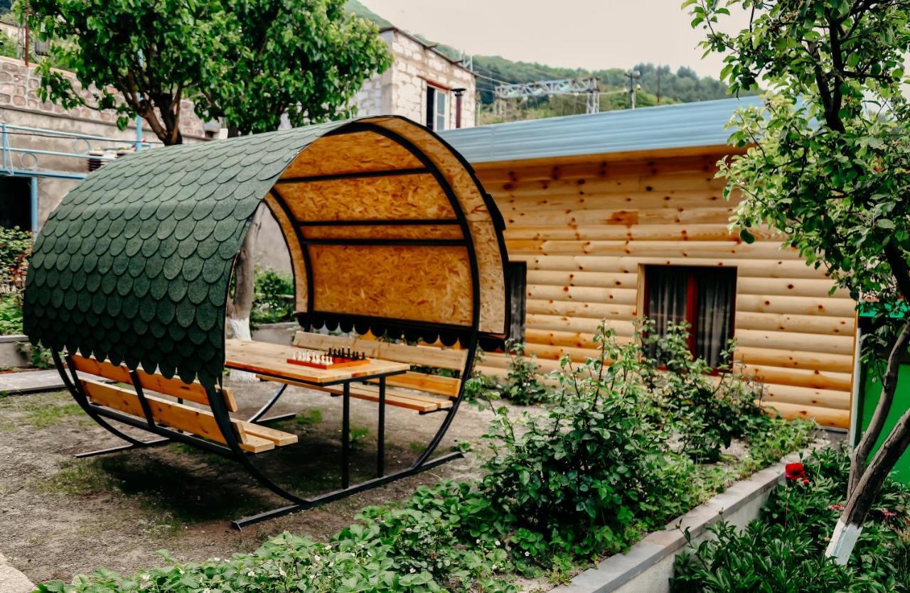 Hayi Tun Guest House Goris Exteriör bild