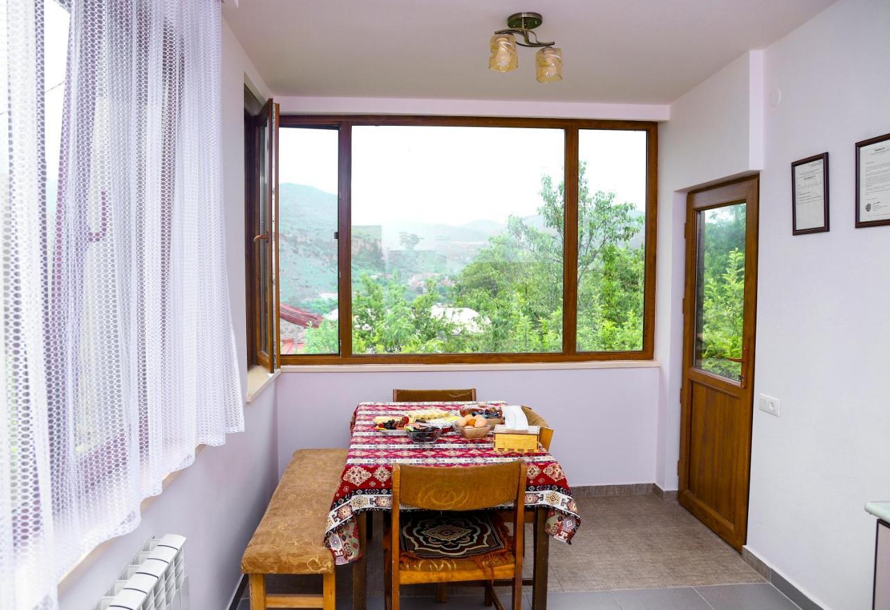 Hayi Tun Guest House Goris Exteriör bild