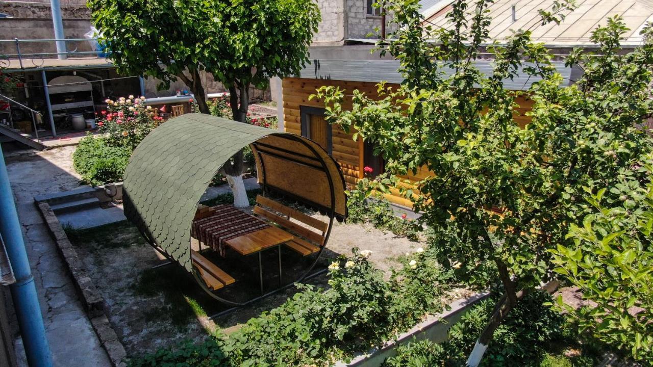 Hayi Tun Guest House Goris Exteriör bild