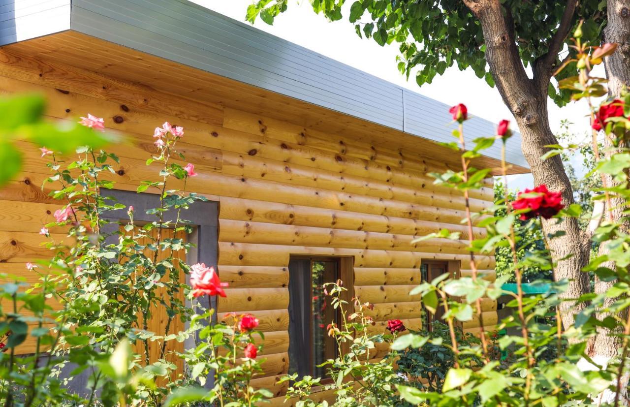 Hayi Tun Guest House Goris Exteriör bild