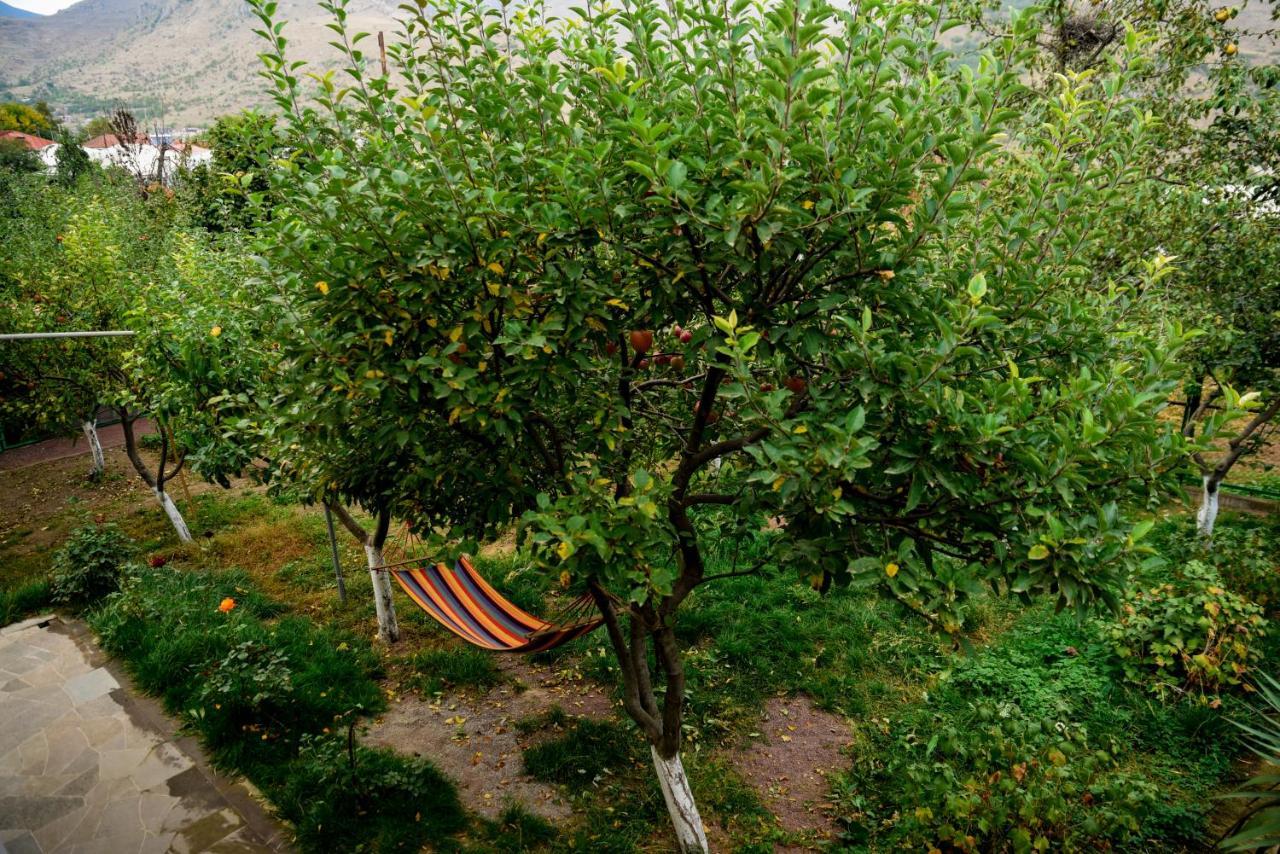 Hayi Tun Guest House Goris Exteriör bild