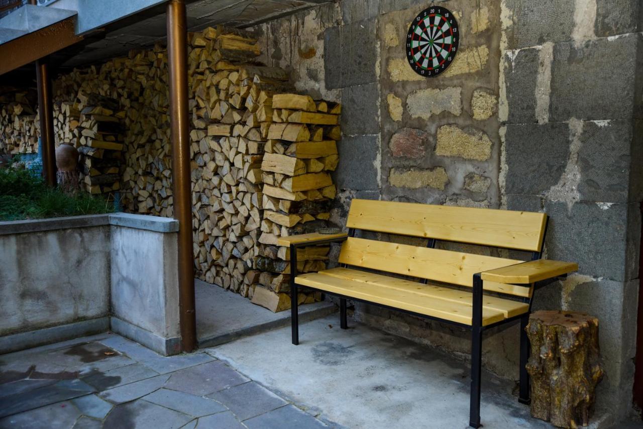 Hayi Tun Guest House Goris Exteriör bild