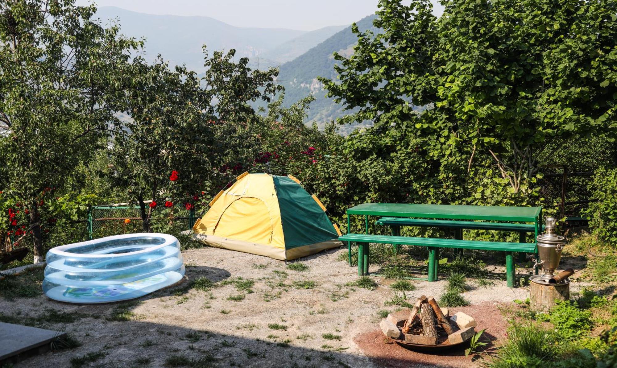 Hayi Tun Guest House Goris Exteriör bild