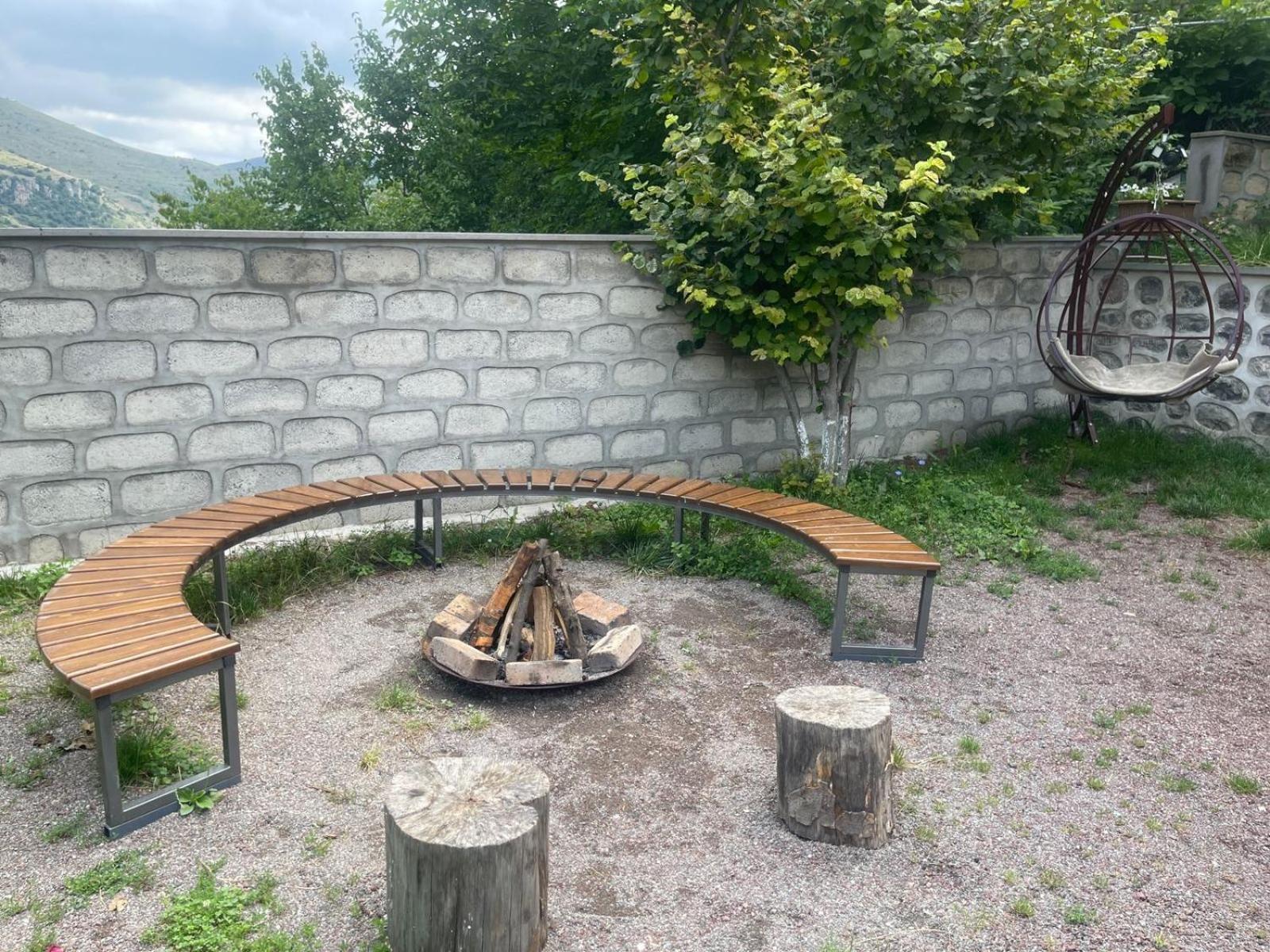 Hayi Tun Guest House Goris Exteriör bild