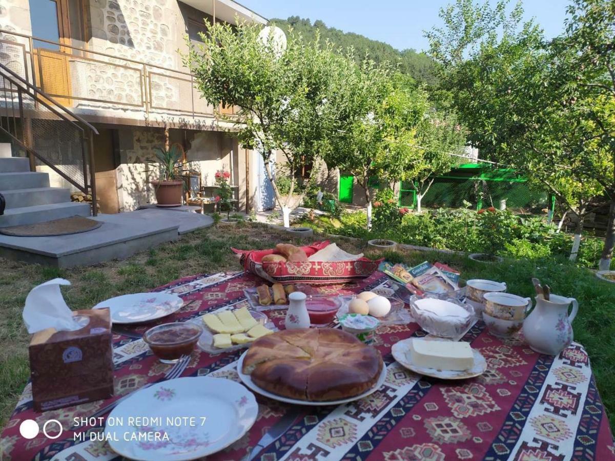 Hayi Tun Guest House Goris Exteriör bild